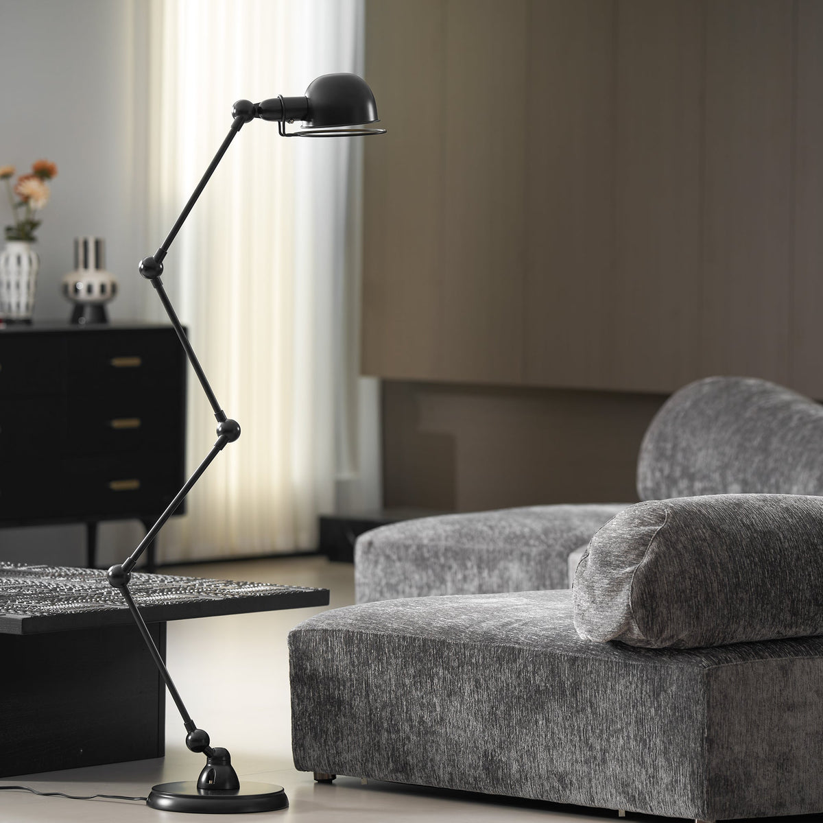 Orelalise lampa stojąca