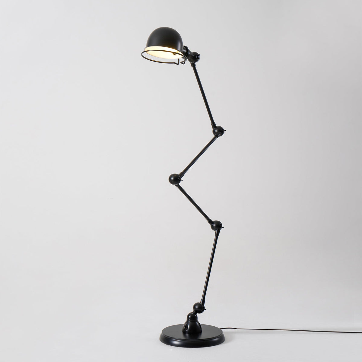 Orelalise lampa stojąca