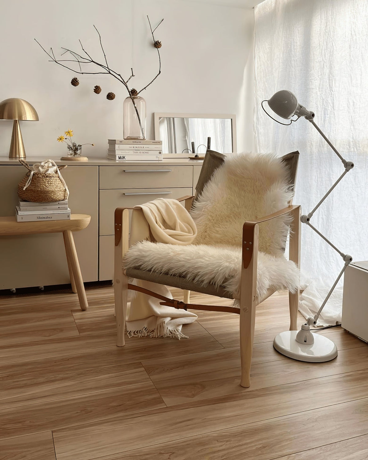 Orelalise lampa stojąca