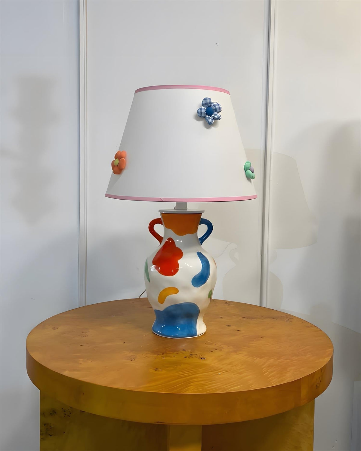 Aveninella lampa stołowa