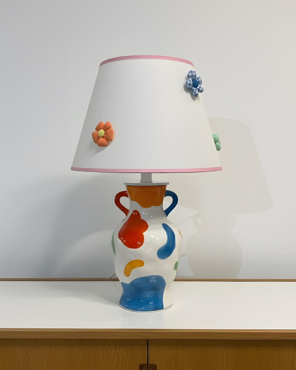 Aveninella lampa stołowa
