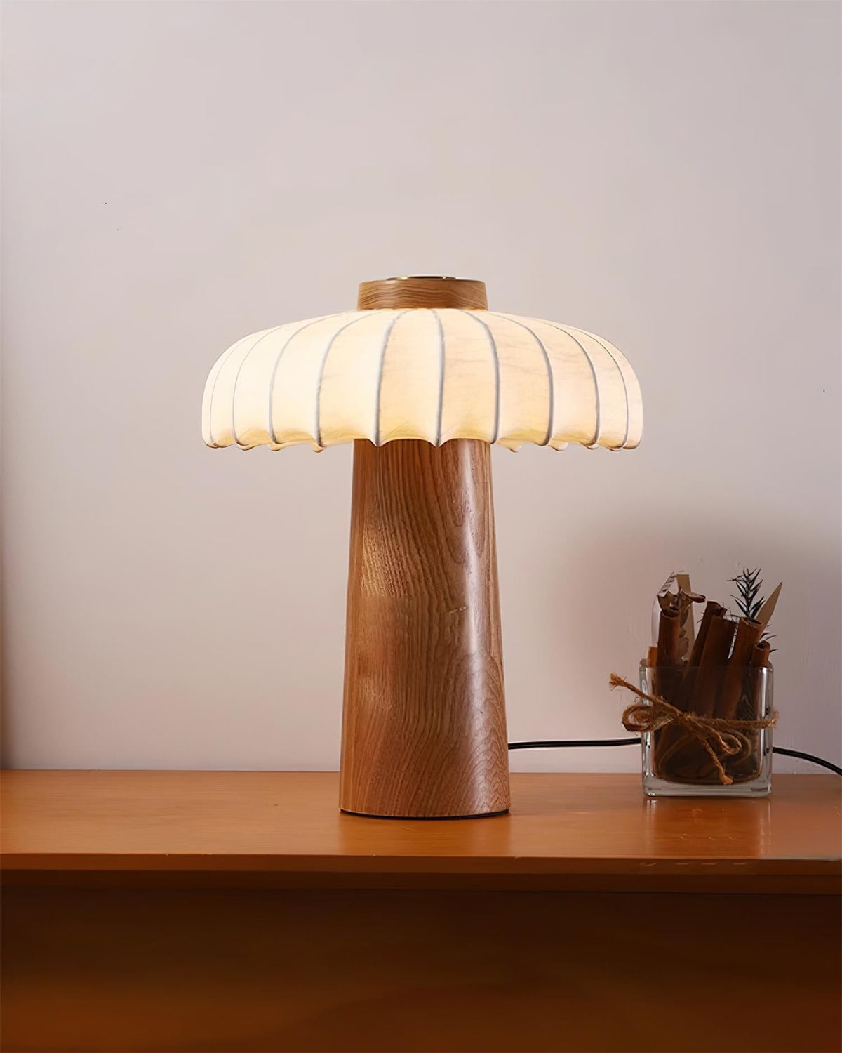 Teriarielle lampa stołowa