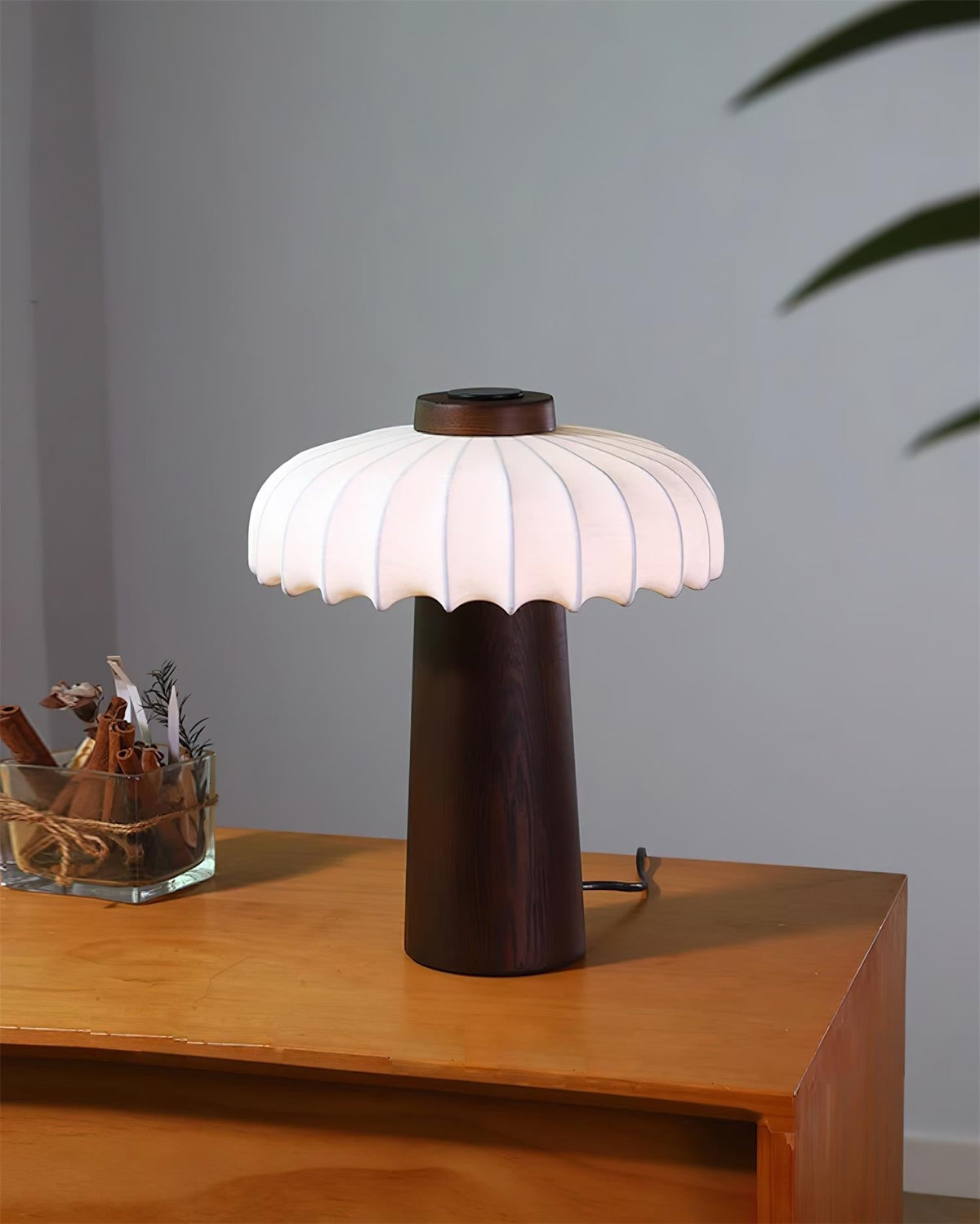 Teriarielle lampa stołowa