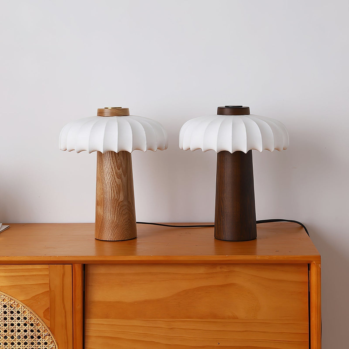 Teriarielle lampa stołowa