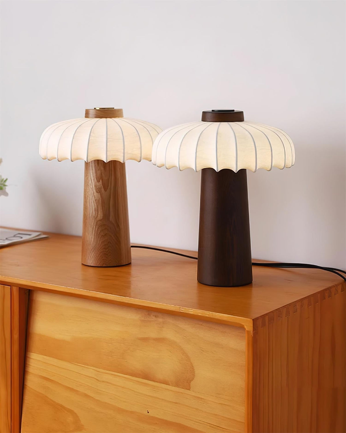 Teriarielle lampa stołowa