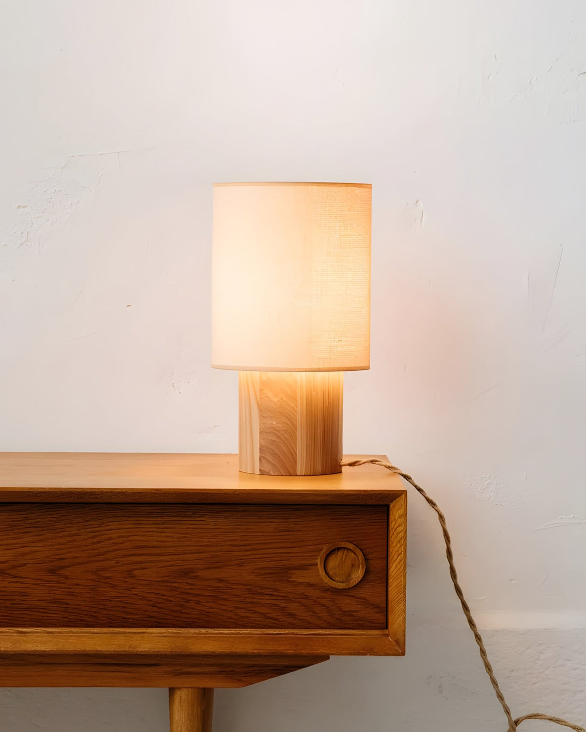 Alderielle drewniana lampa stołowa