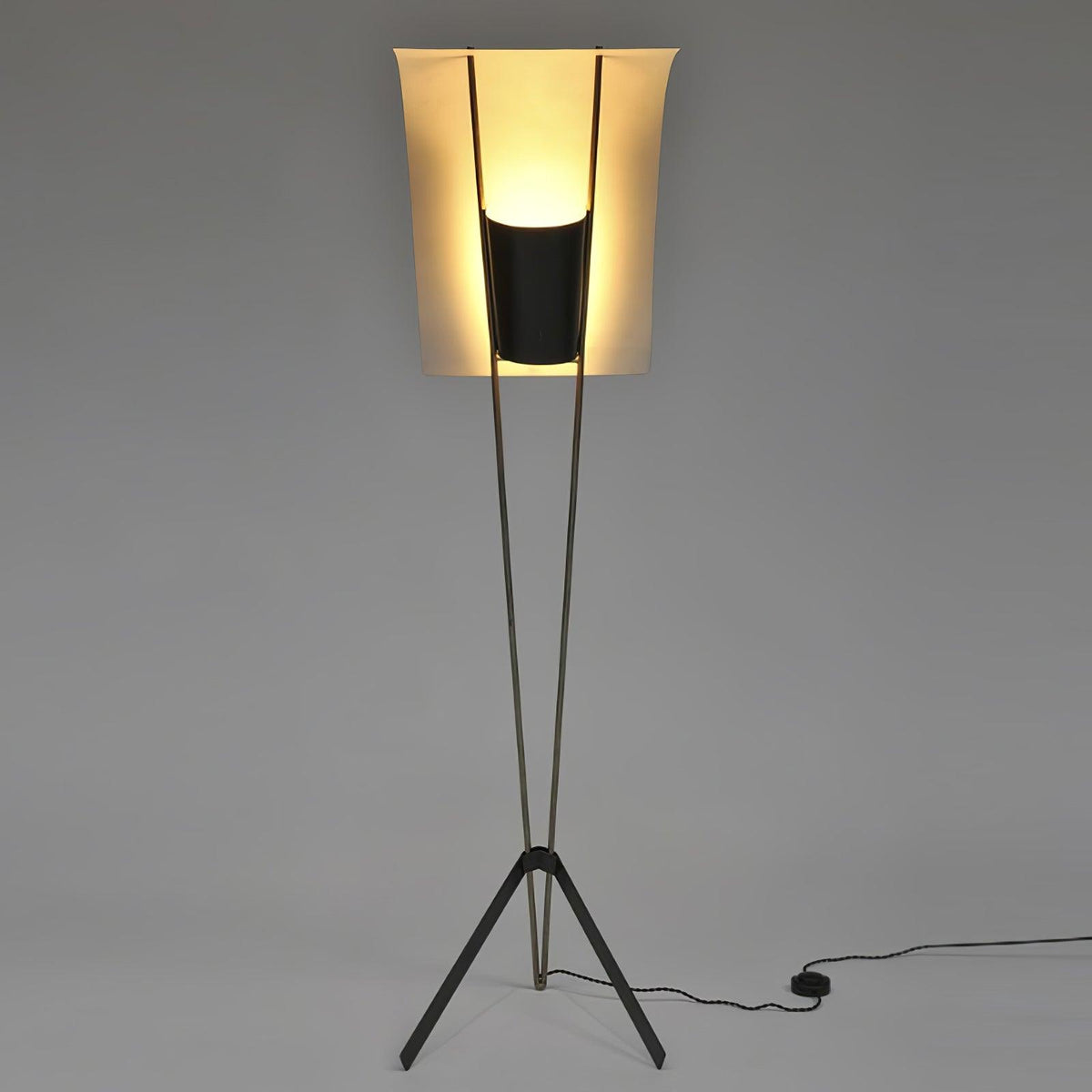 Ulvynil minimalistyczna lampa stojąca