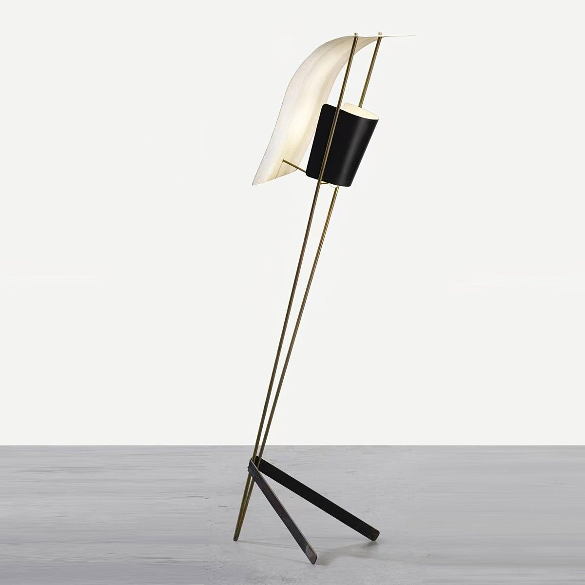 Ulvynil minimalistyczna lampa stojąca