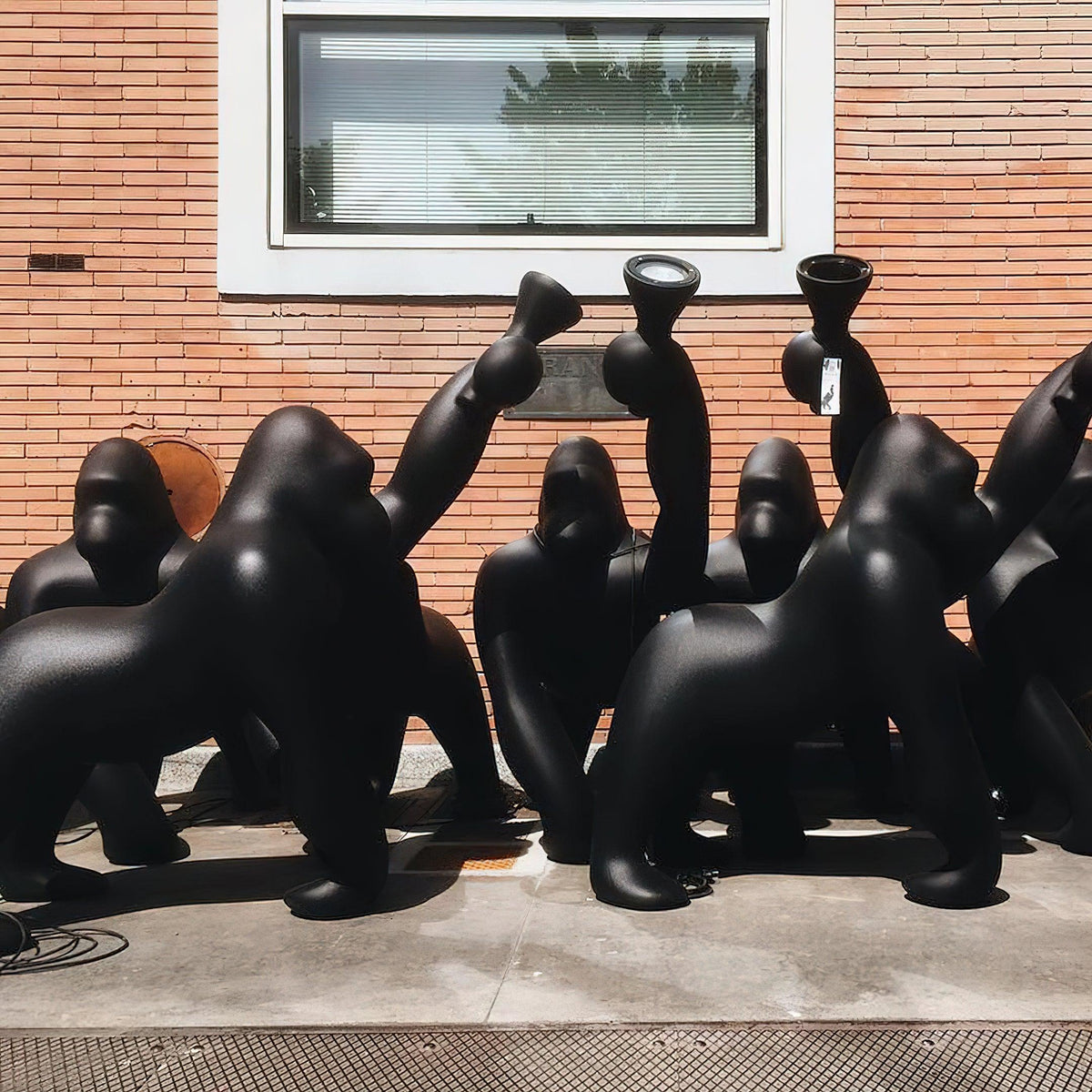 Gorilla zewnętrzna lampa stojąca