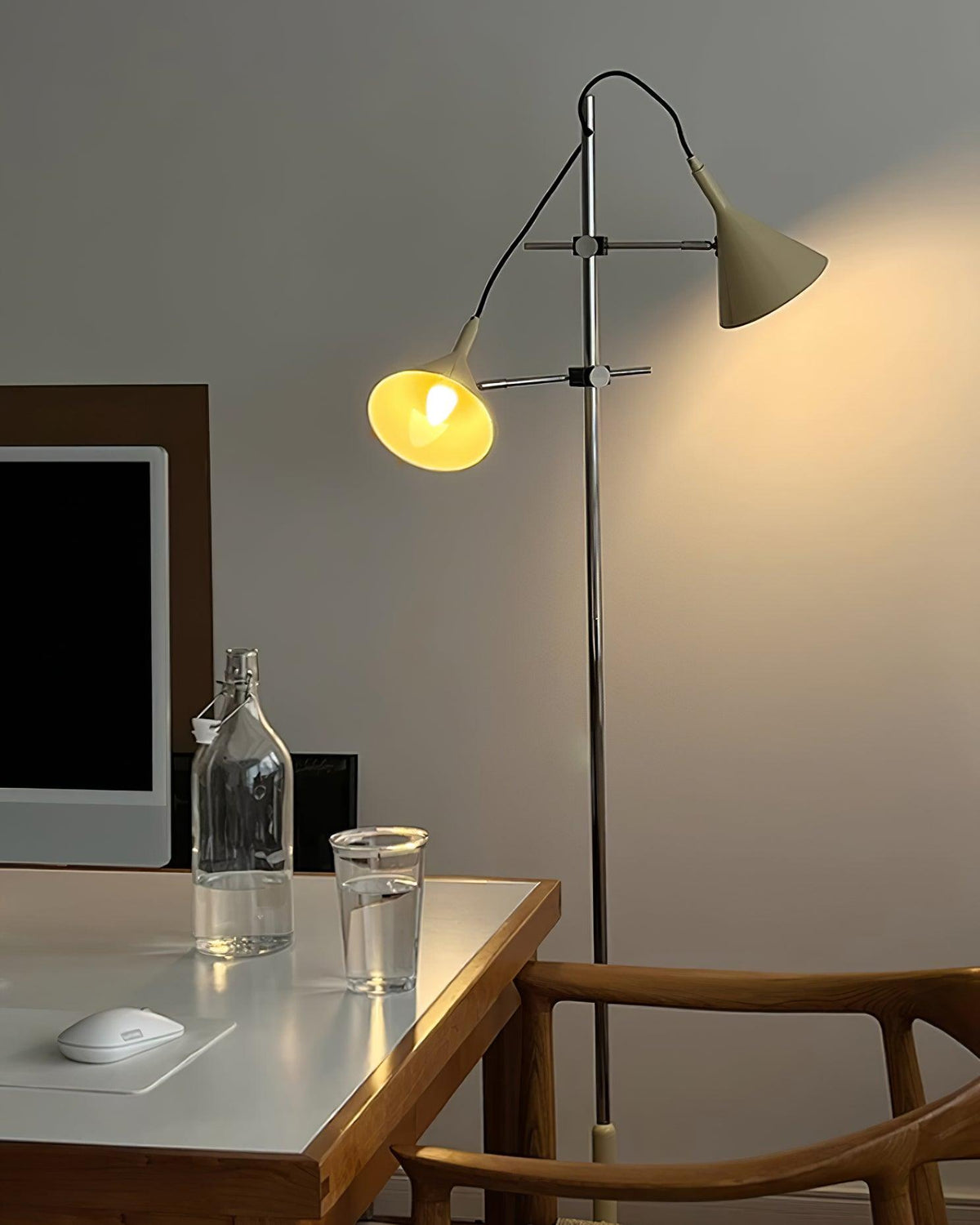 Laiton lampa stojąca