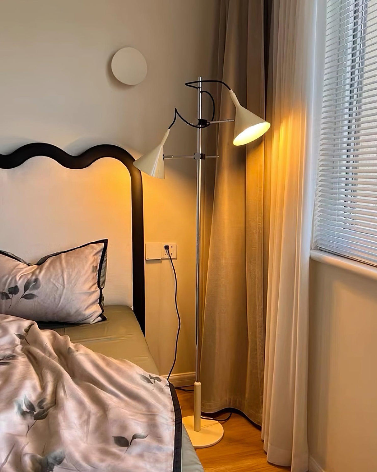 Laiton lampa stojąca