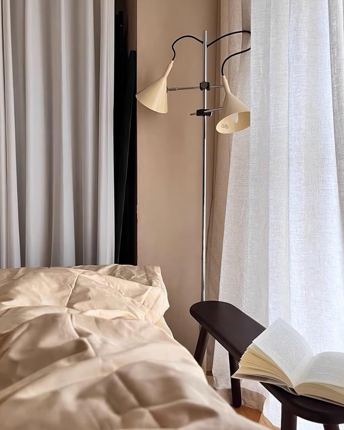 Laiton lampa stojąca