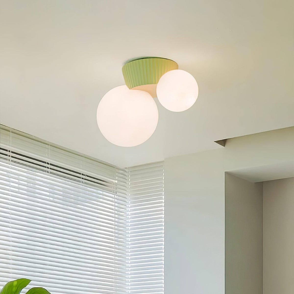 Tovae lampa sufitowa Playful Asymmetry ze szkła