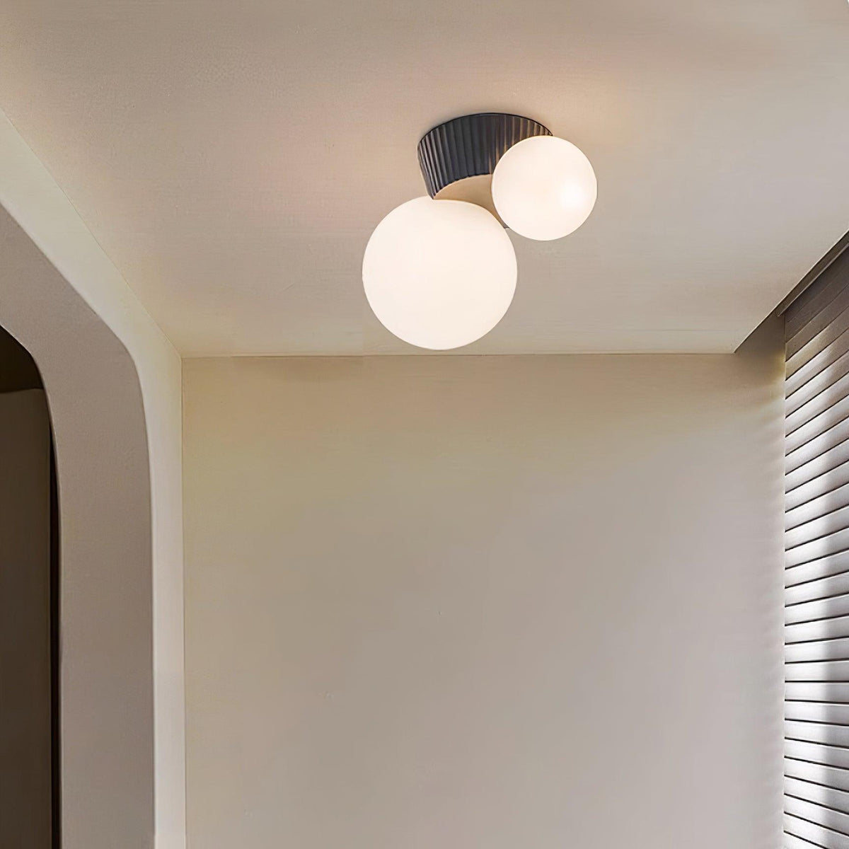 Tovae lampa sufitowa Playful Asymmetry ze szkła