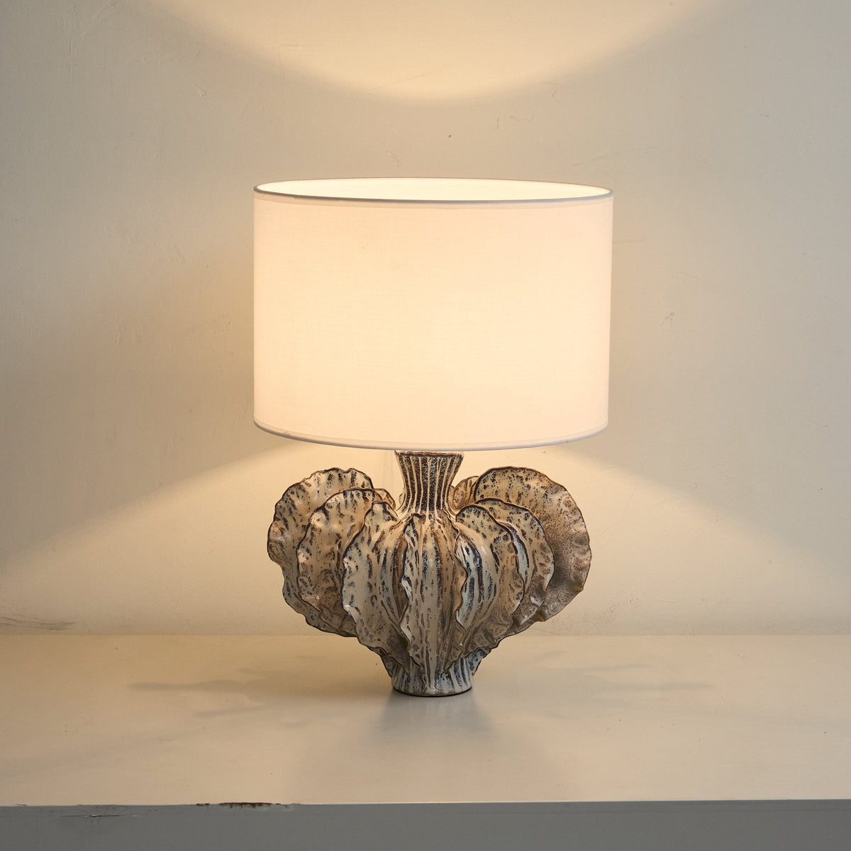 Lampa stołowa ceramiczna w kształcie liścia