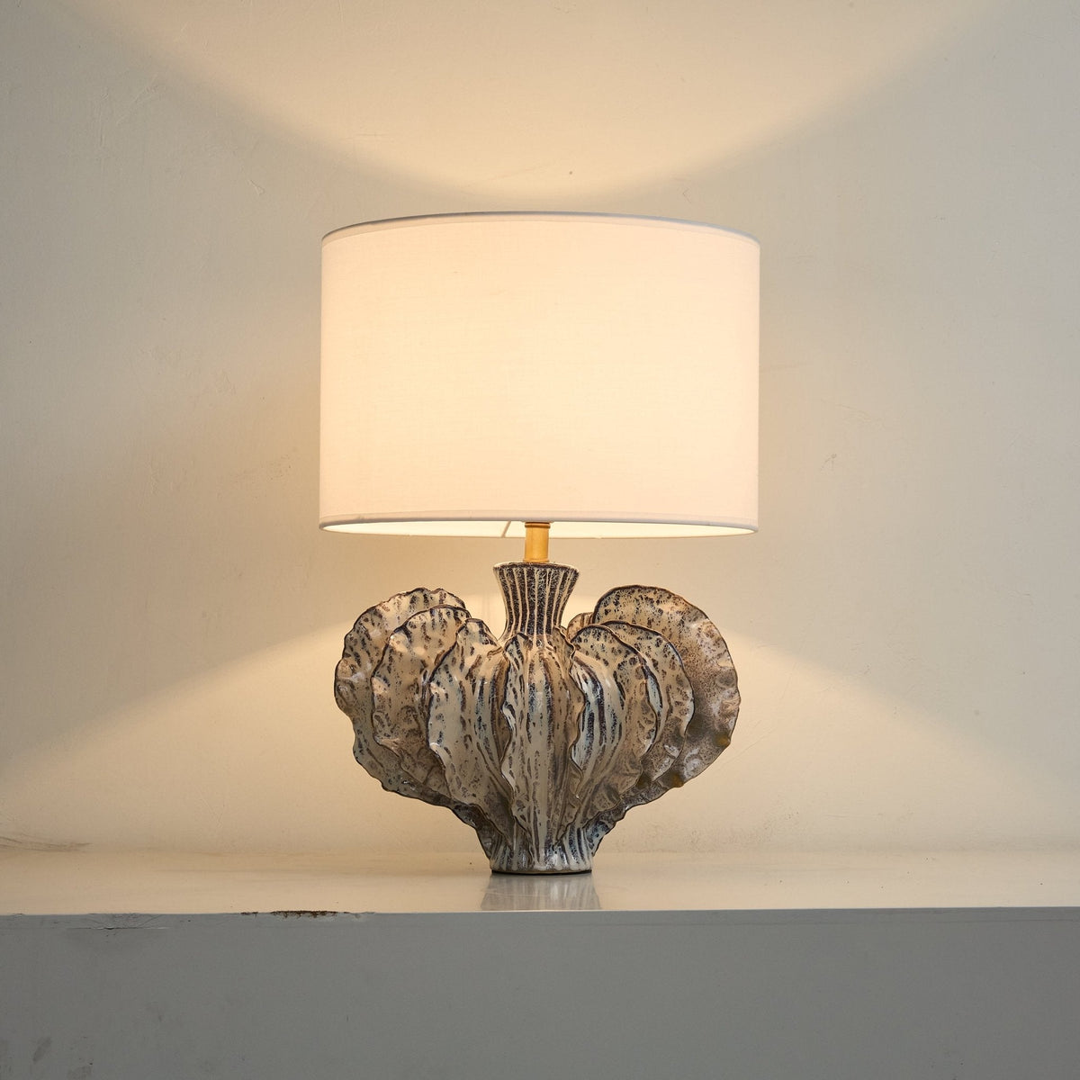 Lampa stołowa ceramiczna w kształcie liścia