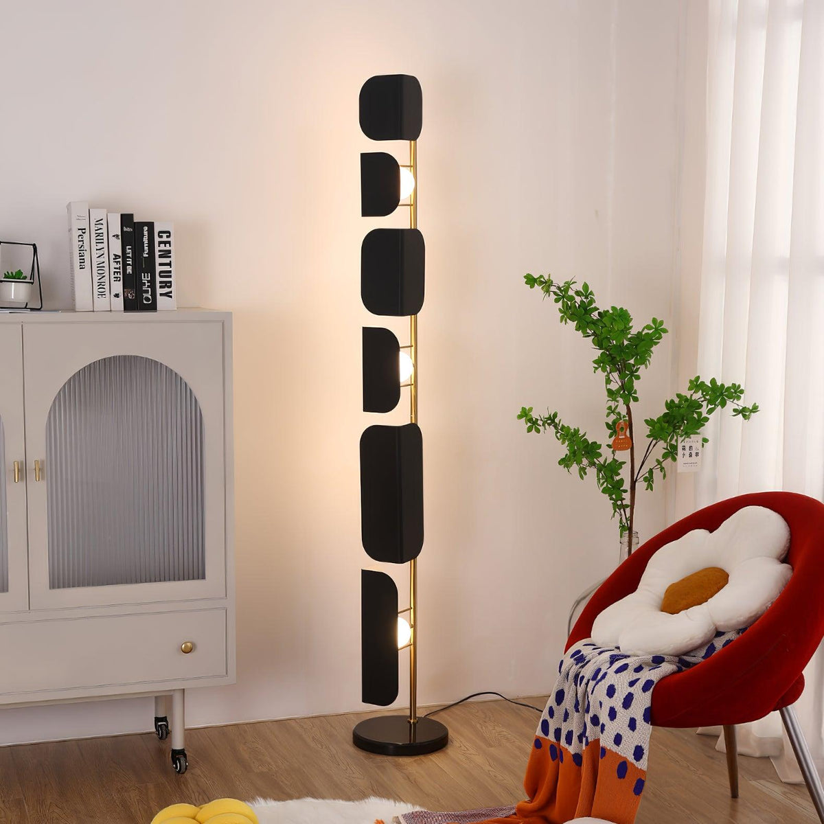 Catharil nowoczesna lampa stojąca o geometrycznym kształcie