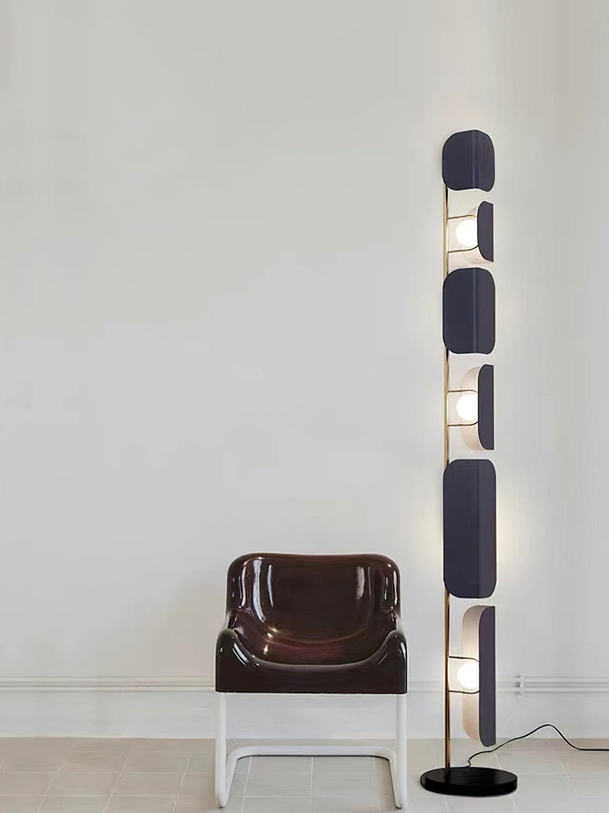 Catharil nowoczesna lampa stojąca o geometrycznym kształcie
