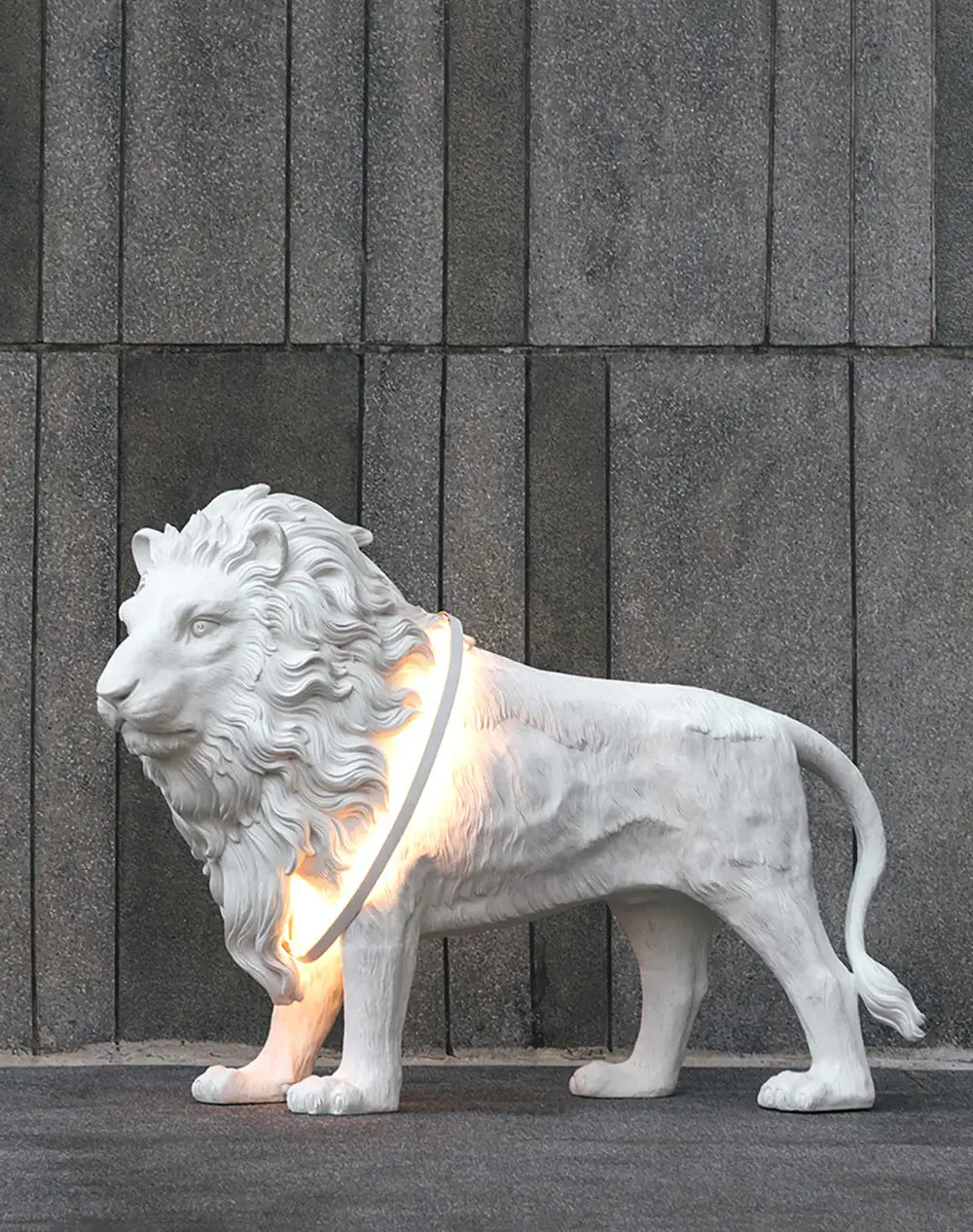 Lampa stojąca Brynis w kształcie lwa