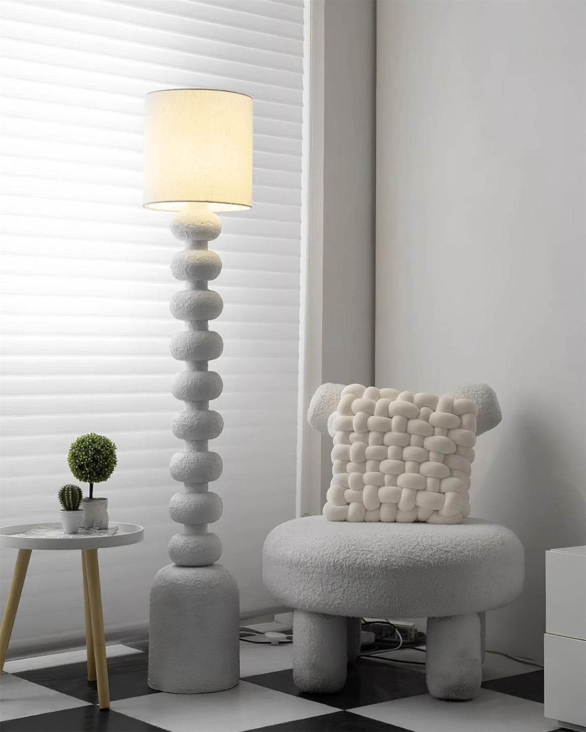 Selalelia lampa stojąca