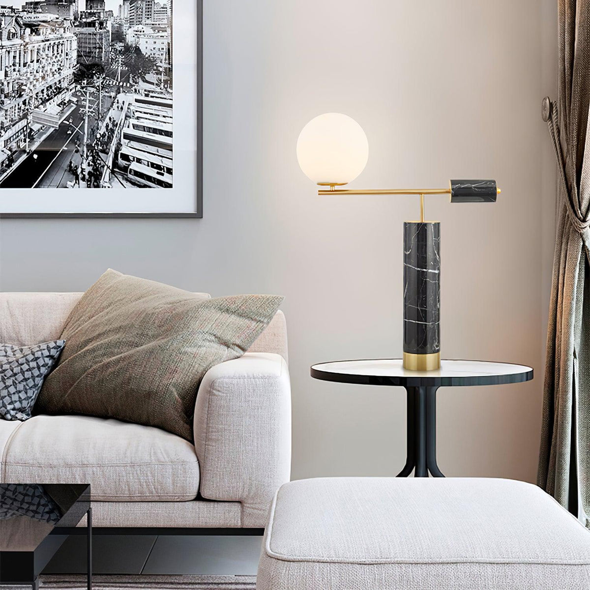 Vathayre minimalistyczna lampa stołowa z marmuru