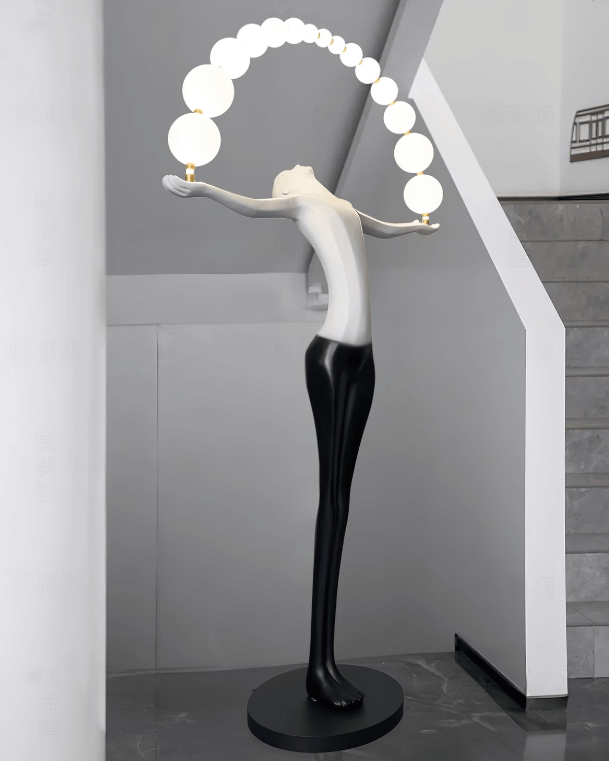 Luminara Gradient rzeźbiona zewnętrzna lampa stojąca