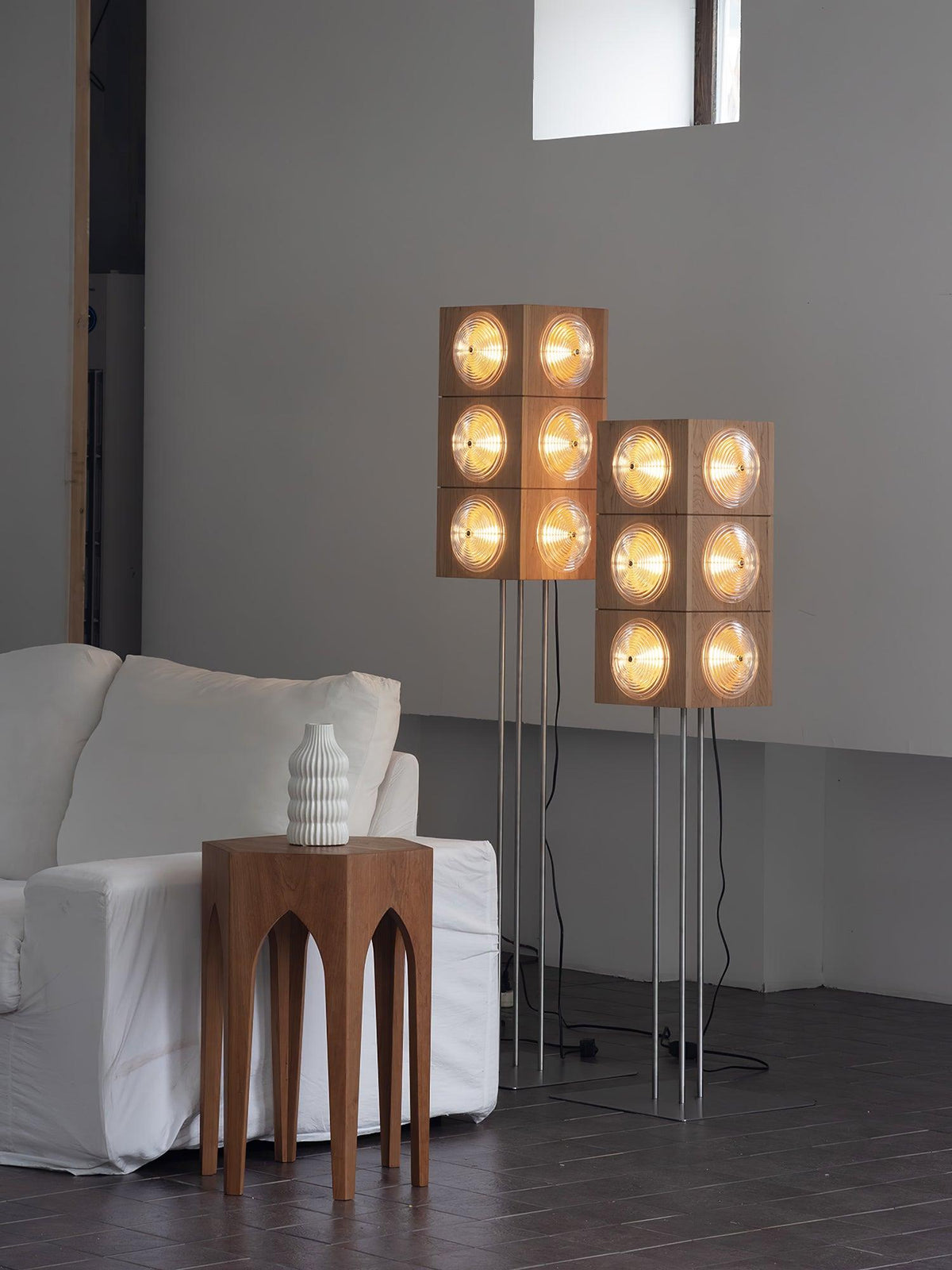 Avraearae Modułowa lampa stojąca z drewna