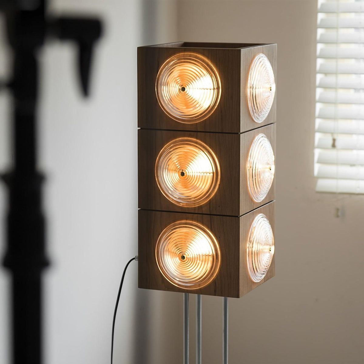Avraearae Modułowa lampa stojąca z drewna