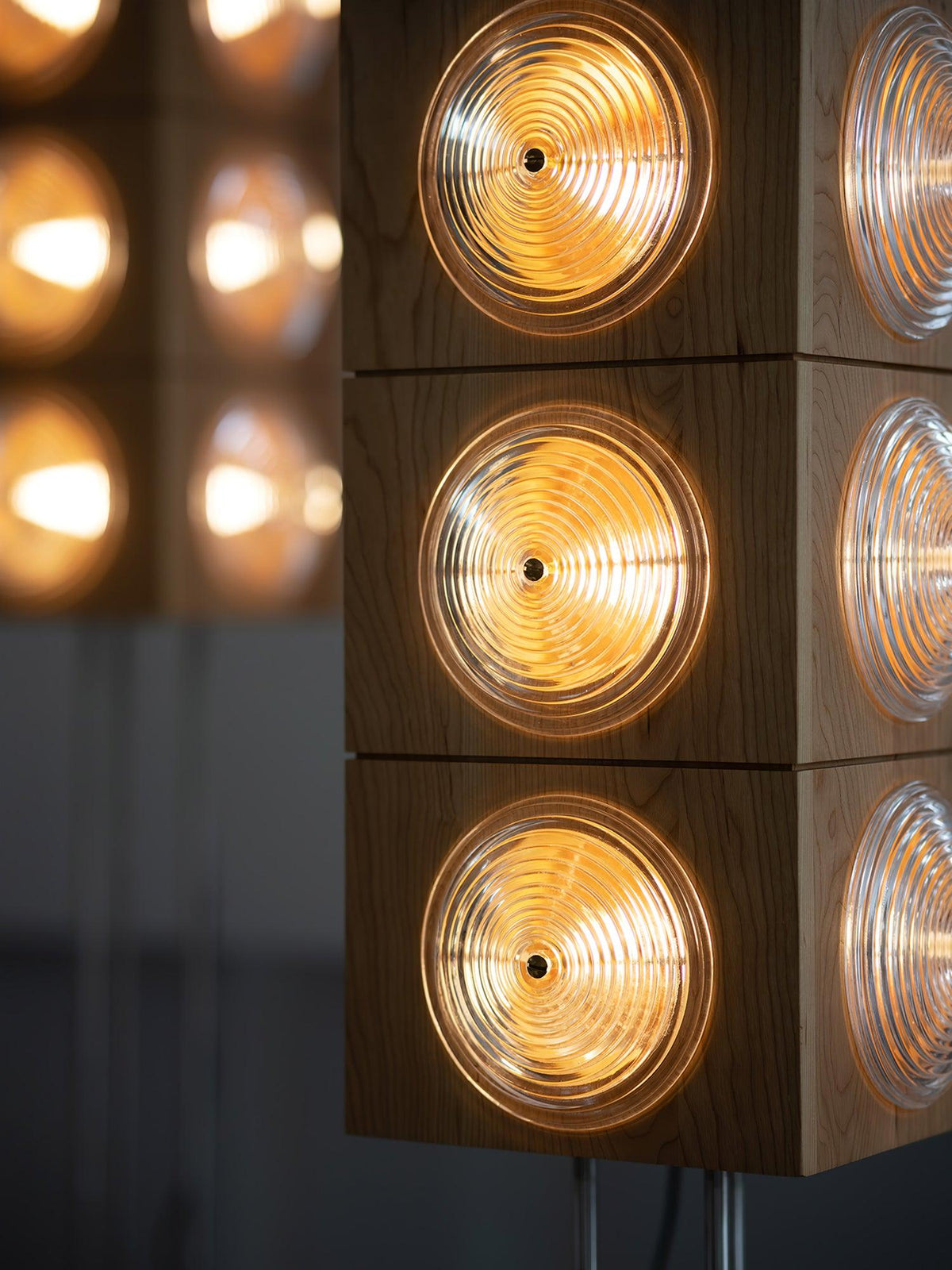 Avraearae Modułowa lampa stojąca z drewna