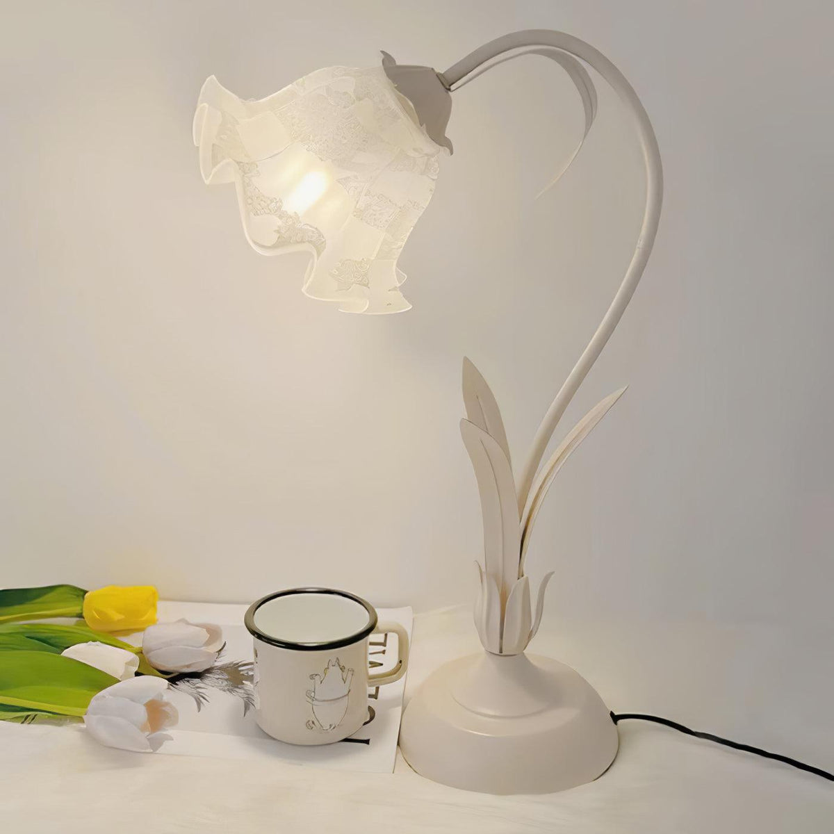 Zorien lampa stołowa z akrylowym wzorem kwiatowym