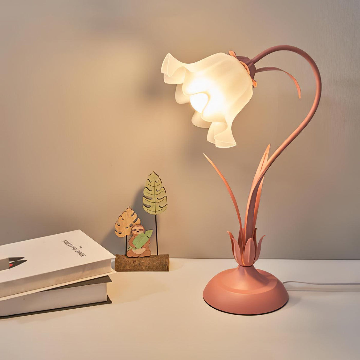 Zorien lampa stołowa z akrylowym wzorem kwiatowym