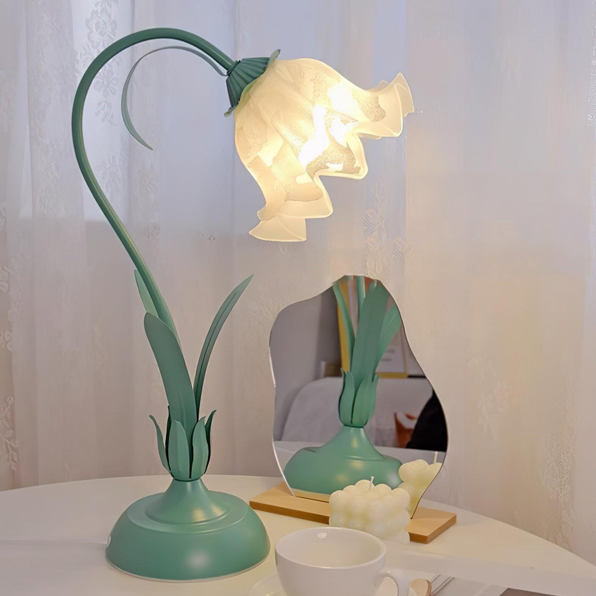 Zorien lampa stołowa z akrylowym wzorem kwiatowym