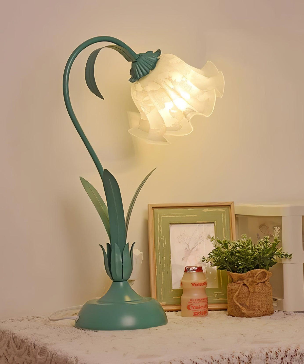 Zorien lampa stołowa z akrylowym wzorem kwiatowym