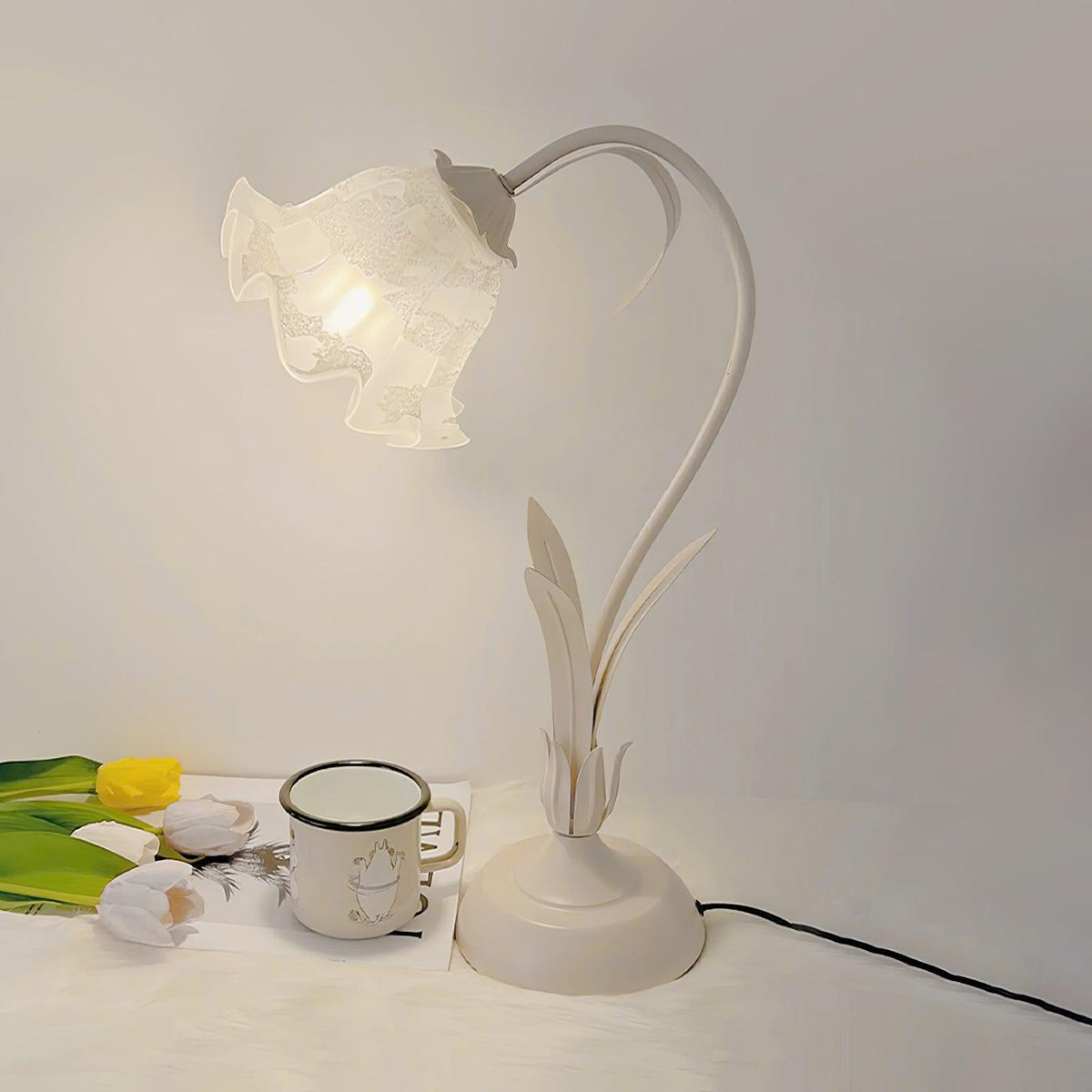Zorien lampa stołowa z akrylowym wzorem kwiatowym