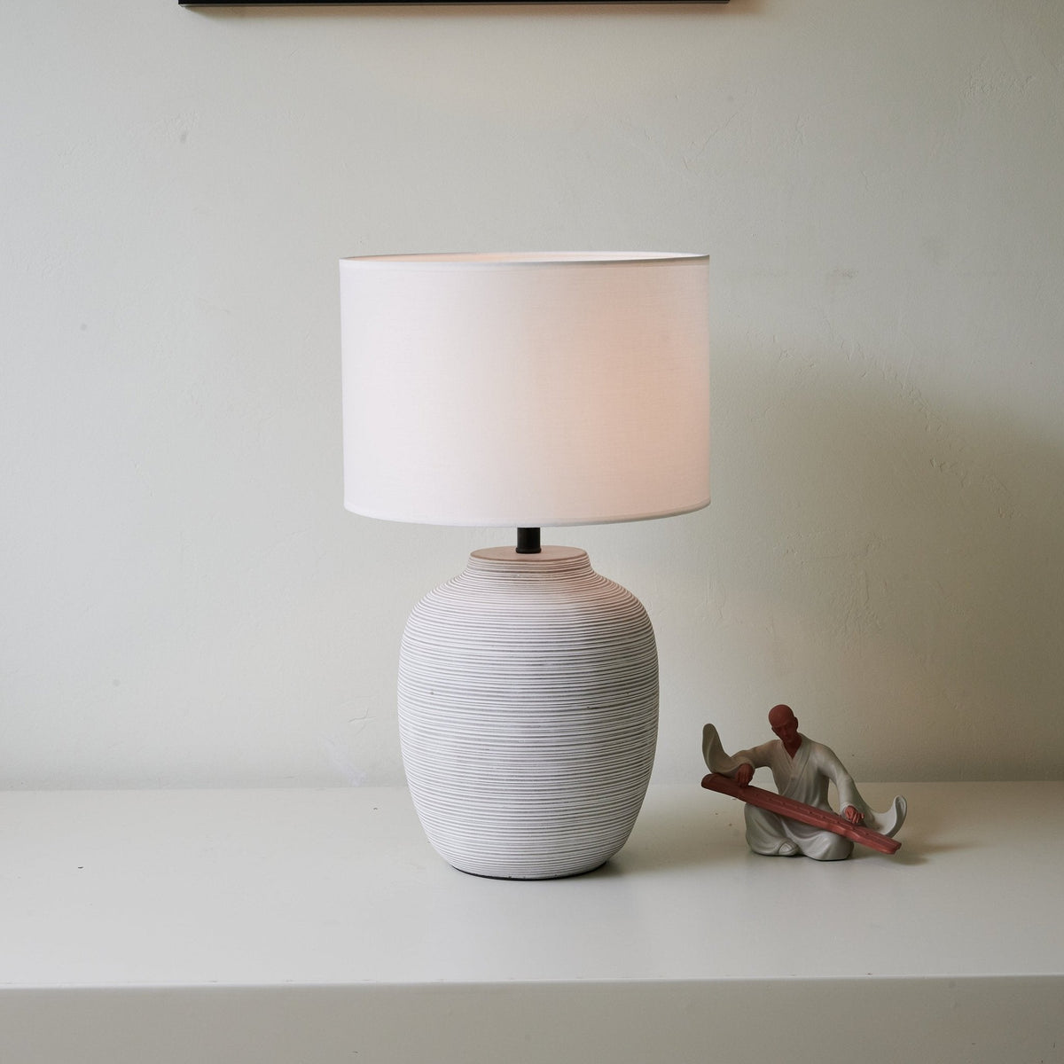 Edward minimalistyczna lampa stołowa z ceramiki