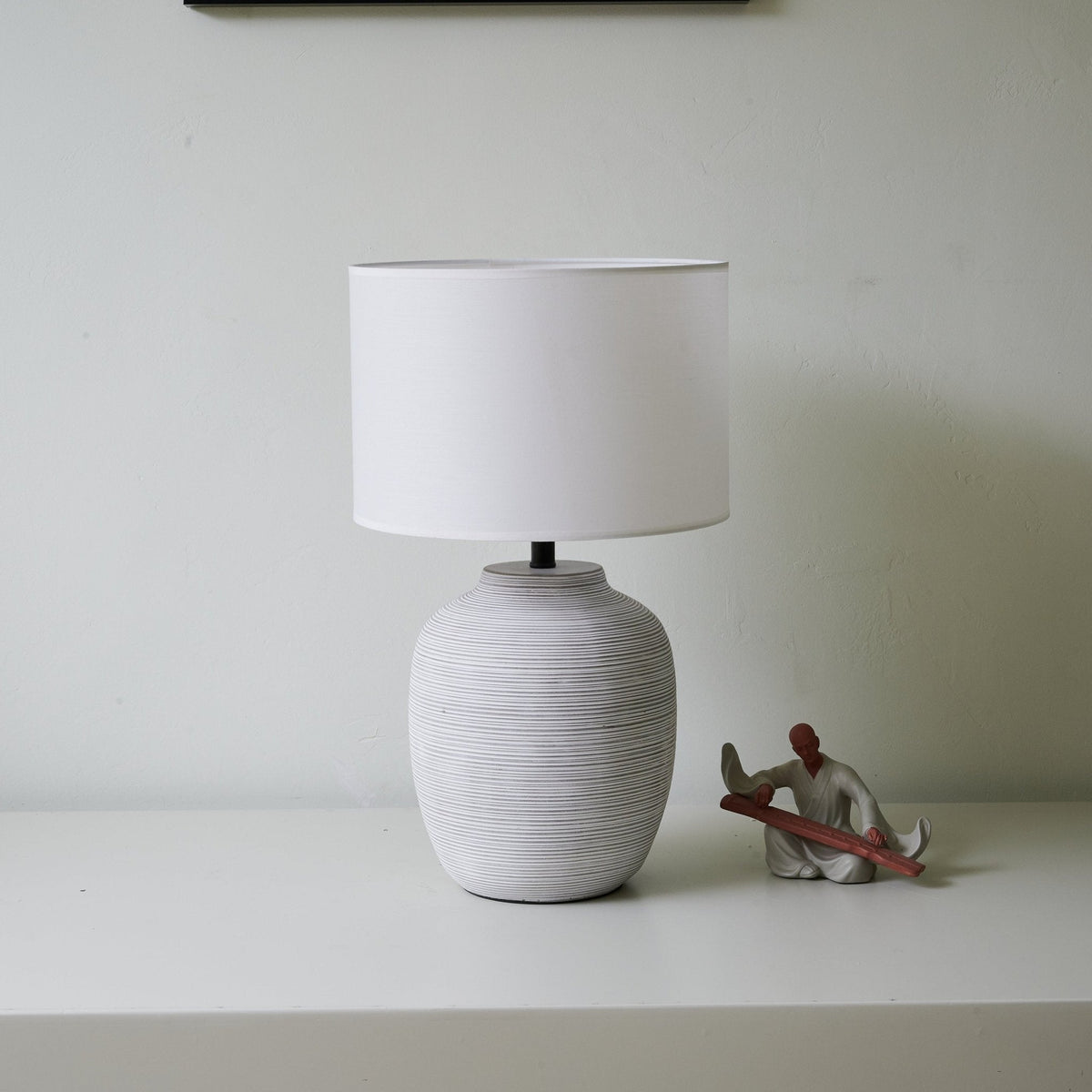 Edward minimalistyczna lampa stołowa z ceramiki