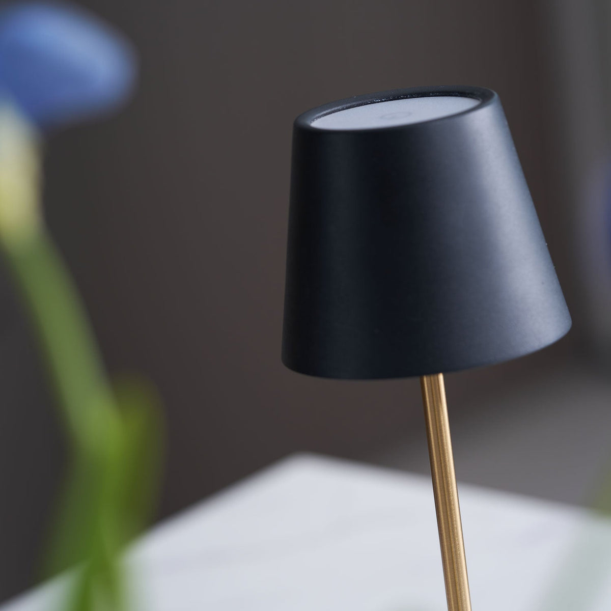 Lampa stołowa Penny minimalistyczna