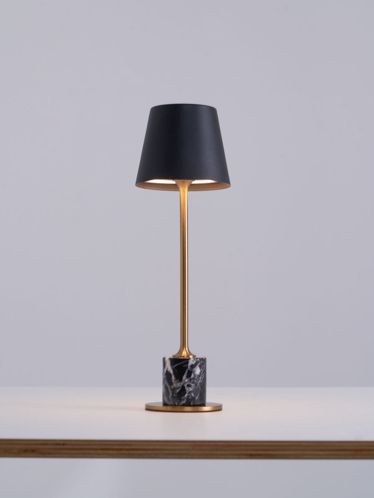 Lampa stołowa Penny minimalistyczna