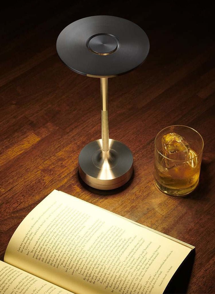 Solvane ładowalna lampa stołowa