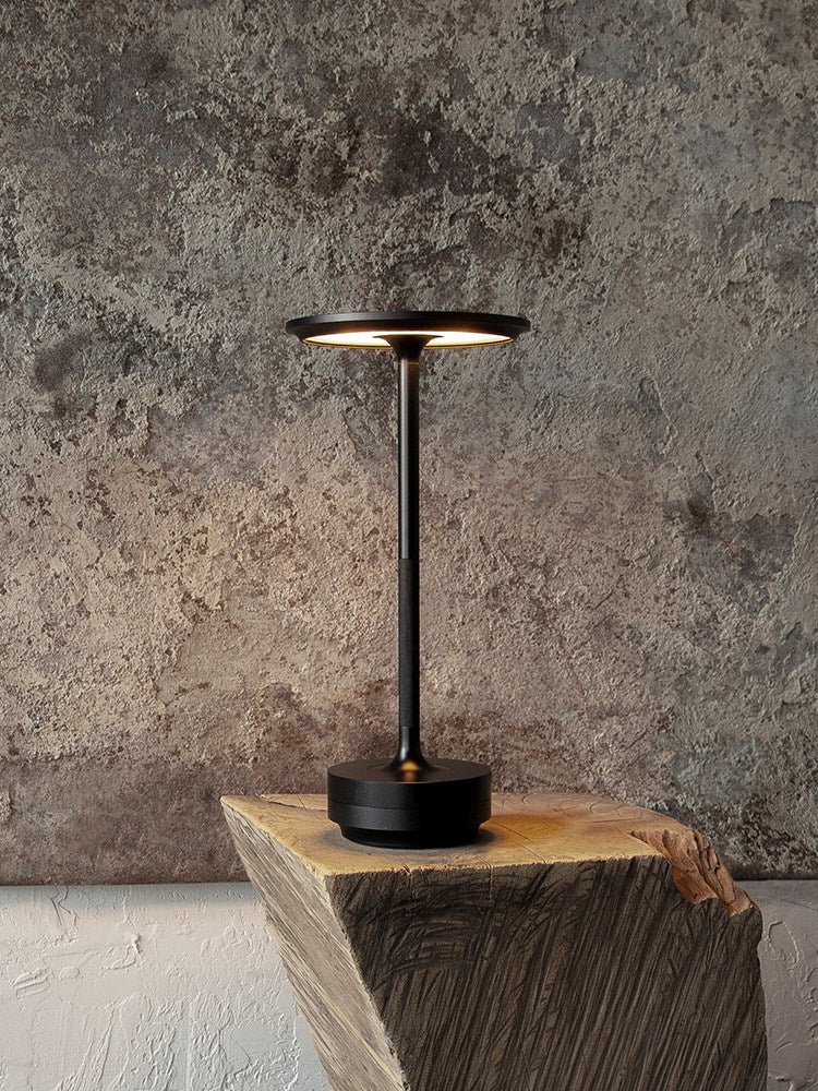 Solvane ładowalna lampa stołowa