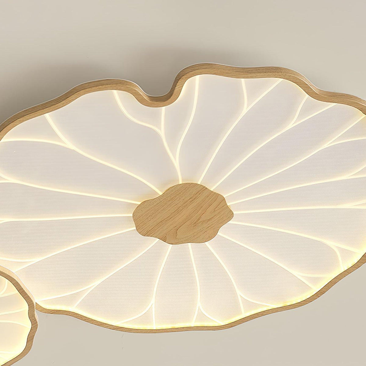 Lampa sufitowa Solara Lotus Leaf ze szkła w wykończeniu drewnianym