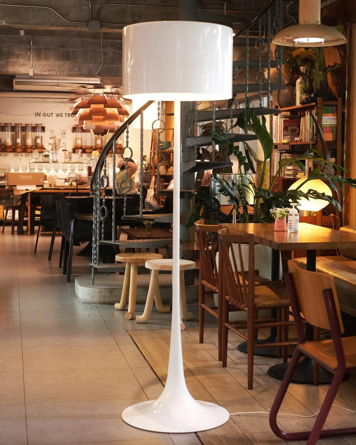 Riveette lampa stojąca