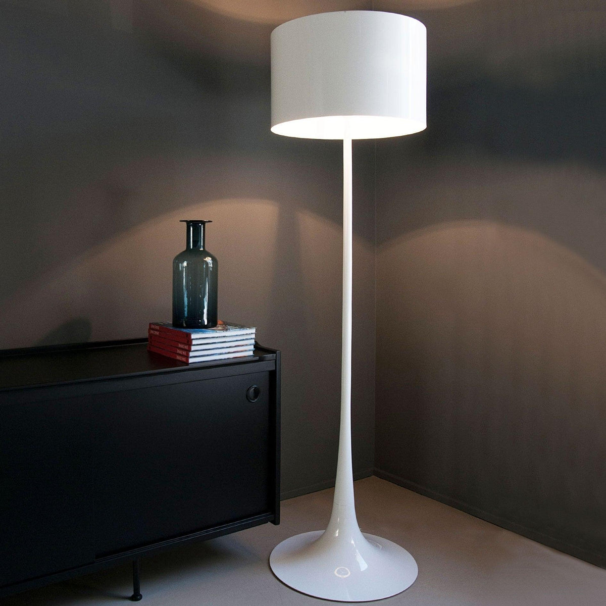 Riveette lampa stojąca