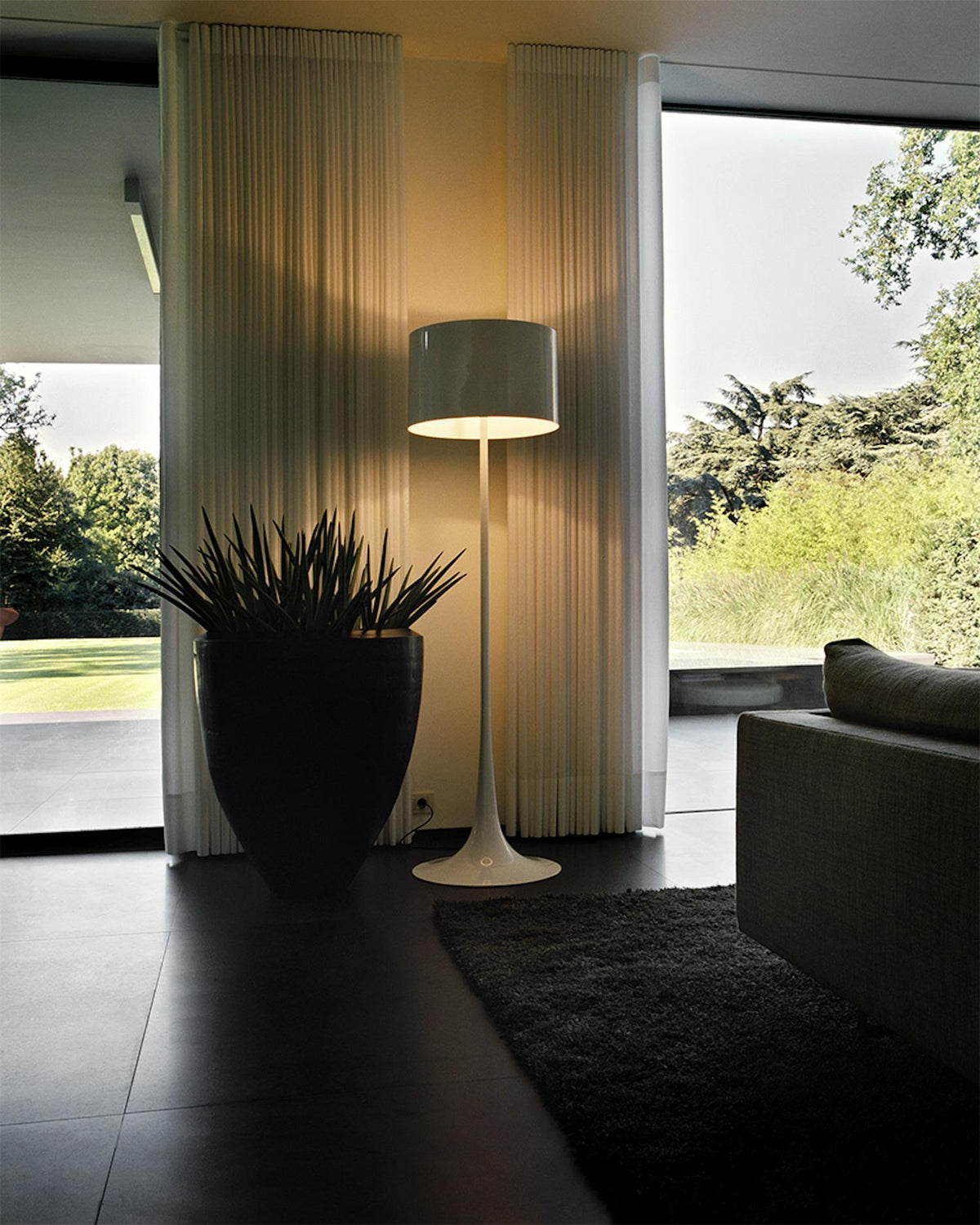 Riveette lampa stojąca