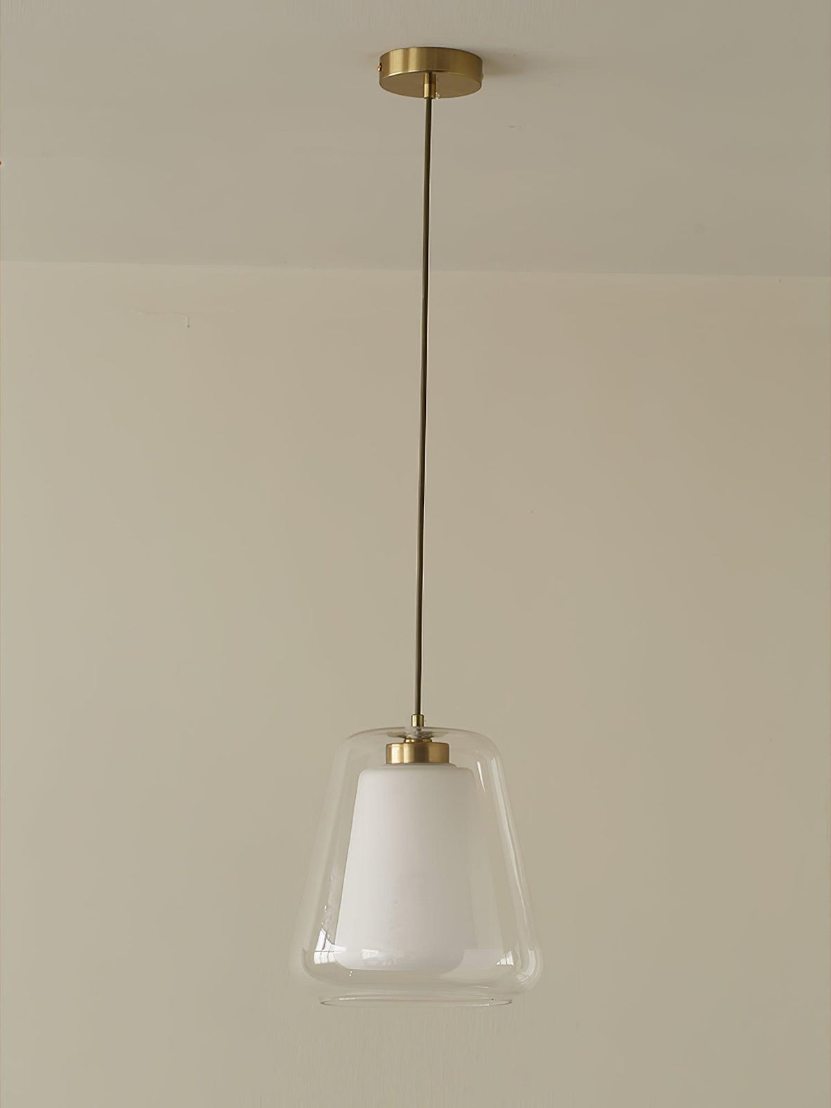 Ate złota lampa wisząca w stylu nowoczesnym