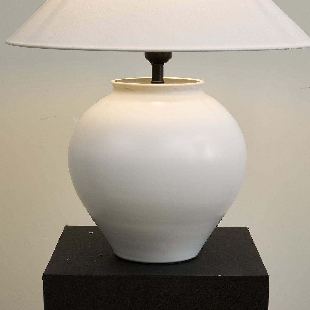 Serinina klasyczna lampa stołowa z płótna