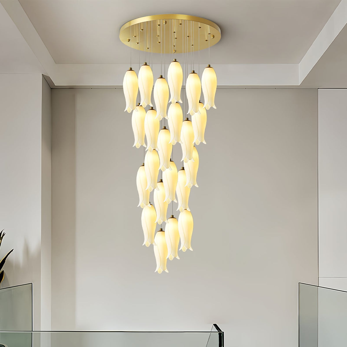 Sylirion żyrandol ze szkła Alabaster Brass