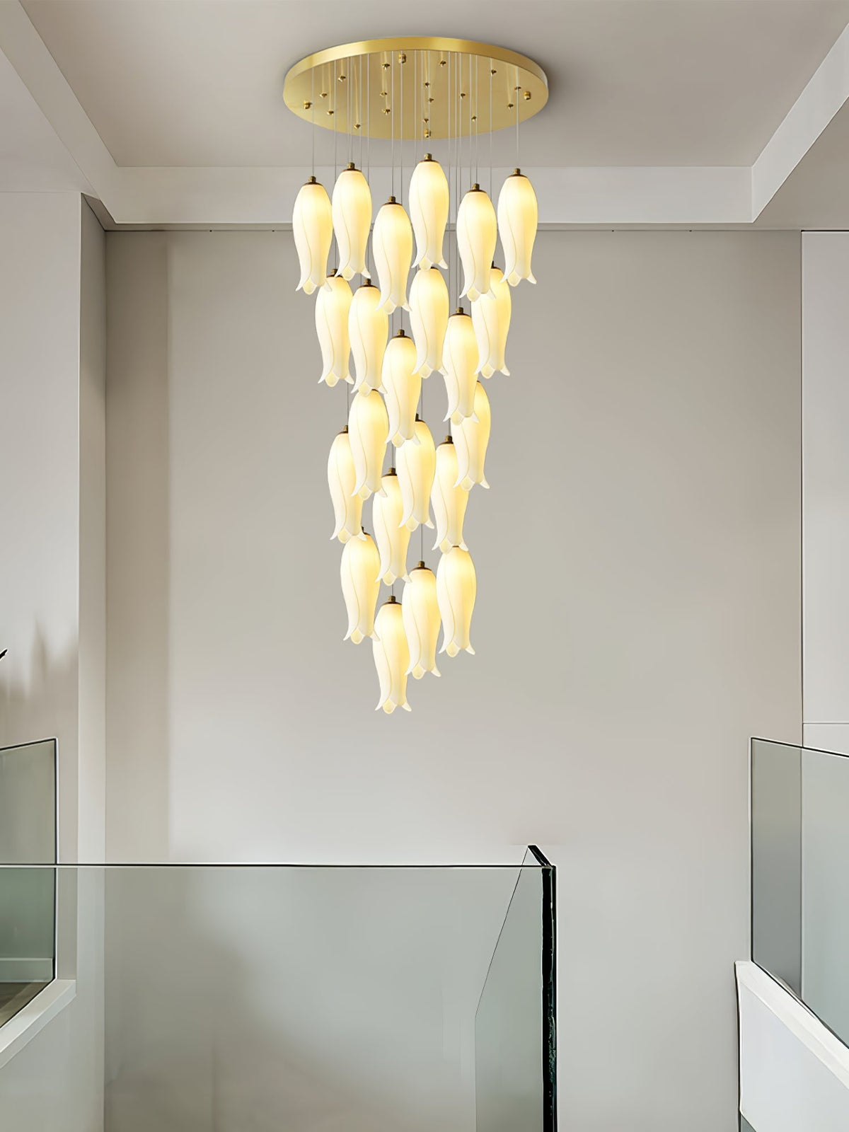 Sylirion żyrandol ze szkła Alabaster Brass