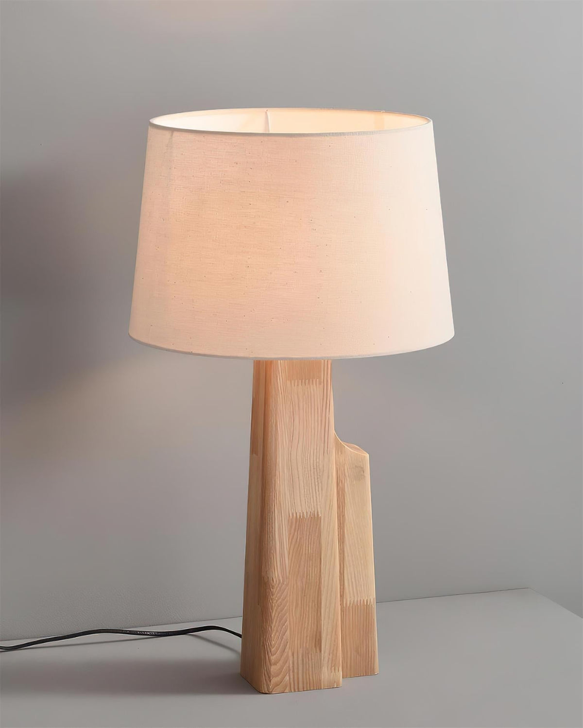 Luminaine lampa stołowa