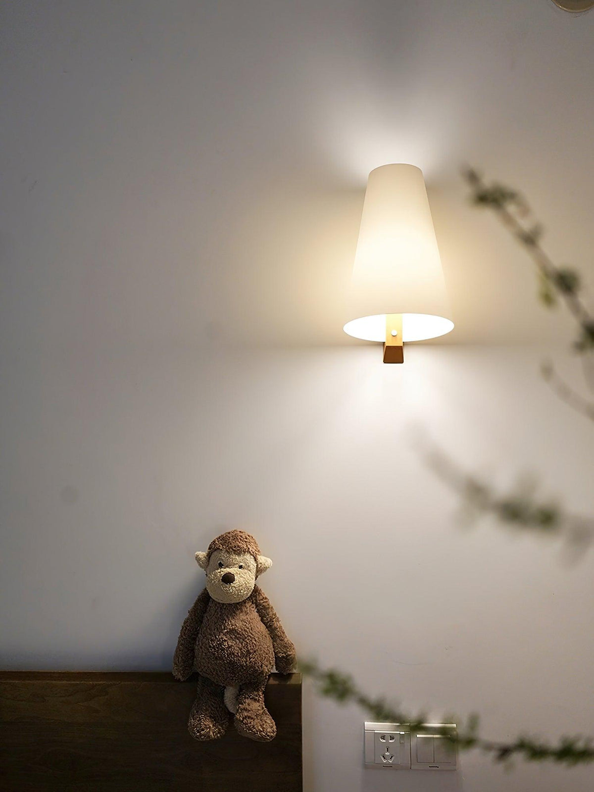 Miriam nowoczesna minimalistyczna kinkietowa lampa z tworzywa sztucznego